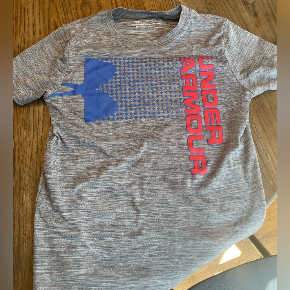 Gray American Under Armour t-shirt
